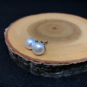 Freshwater Pearl post earrings